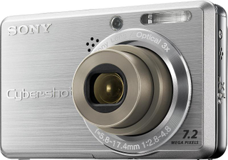 Illustration for article titled Sony DSC-S780, DSC-S750: Low-End As Sony Cams Go
